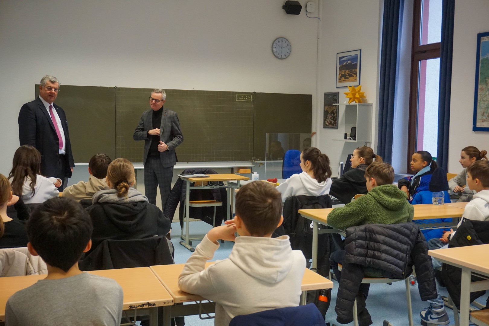 “Nicht motzen, sondern machen!” Tobias Wald, MdL, zu Besuch in der Klasse 7a