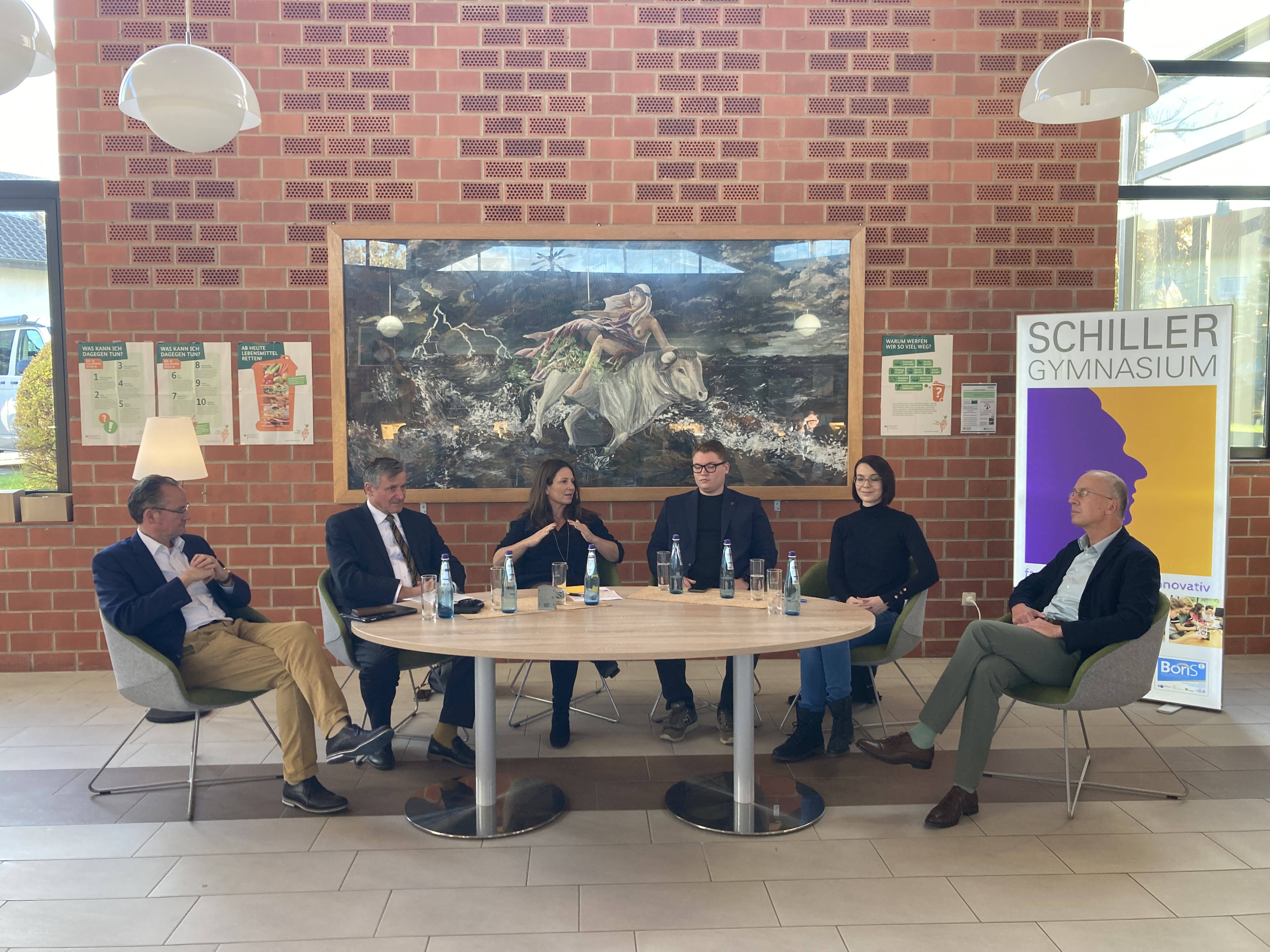 Im Gespräch mit der Politik - im Rahmen eines Tages der offenen Tür im Gespräch mit der Bundes-, Landes- und Kommunalpolitik